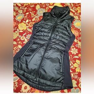 Size 10 Lululemon BLACK “ down for a run vest “ new